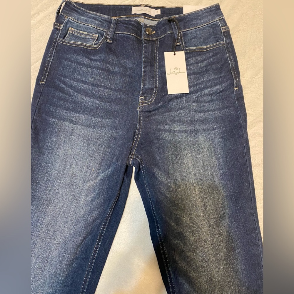 NWT womens size 11  pull on flares by Lilly Jeans